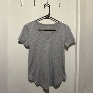 2 TOPS Vneck t-Shirts
